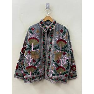 Veste en coton brodée à la main, motif Jardin de Karez, collection Printemps, finition Salt & Pepper Weave avec motif Fleur de Grenoble - Product Image 4