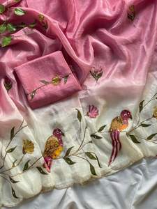 ชุดส่าหรีผู้หญิงแบบใหม่ ประดับจี้ทองคำ พร้อมงานฝีมือและขอบอาร์โก มีสินค้าในสต็อก - Product Image 5