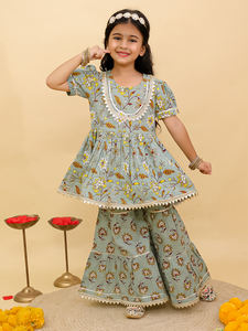 เสื้อพิมพ์ลายสุดเก๋ชุดปาร์ตี้สุดเพอร์เฟกต์สำหรับสาวๆ - Product Image 2