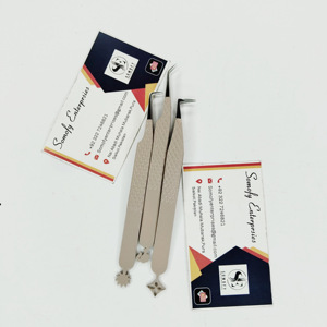 Pince à cils en acier inoxydable avec pointe en fibre pour l'isolation du volume du ventilateur Logo personnalisé 90 degrés nouveau style - Product Image 1