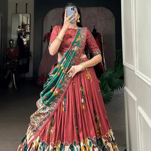 Artriddhs Style traditionnel Tussar rouge soie Designer Lehenga Choli indien et pakistanais vêtements vêtements de cérémonie en gros - Product Image 1