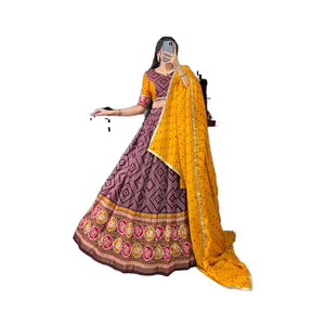 Colección Premium de Lehenga Choli Estampado Patola para Fiestas de Invierno y Ocasiones Vintage, Reversible, Marca TENNECY, Listo para Bodas - Product Image 1
