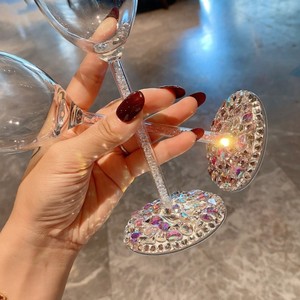 La transparence des verres à vin en verre avec de magnifiques strass aide les amateurs de vin à évaluer instantanément la clarté et la qualité. - Product Image 6