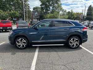 Véhicule d'occasion 2024 CT4V Atlas Cross Sport SUV Essence Automatique 3 Places Premium 4MOTION Toit ouvrant panoramique Sièges en cuir Caméra arrière 360° - Product Image 6