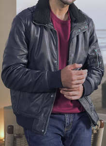 Veste universitaire classique pour hommes avec corps en laine et manches en cuir pour une tenue décontractée et un style universitaire - Product Image 2