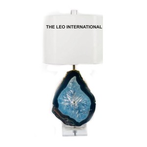 Lampe de table en aluminium métal forme unique finition or éclairage moderne décoration luxe maison lampe de table décorative - Product Image 3