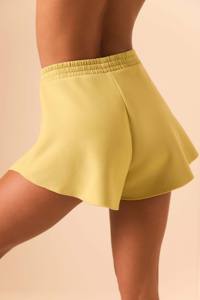 Short de survêtement pour femme vert matcha au design unique Short de fitness taille haute doux et respirant pour femme - Product Image 5