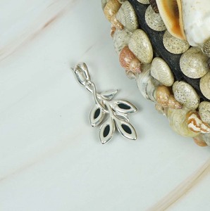 925 Plata de ley sólida Diseño de hoja de ámbar Báltico natural Colgante en forma de marquesa - Product Image 3