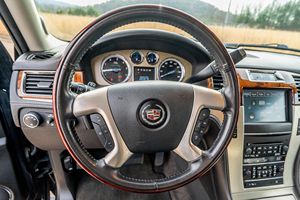 Offre Spéciale : Cadillac Escalade Hybride Platinum Edition 4x4 d'occasion - PRÊT À EXPÉDIER - Product Image 3