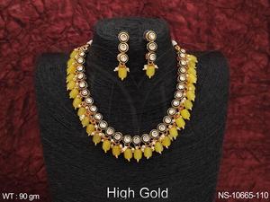 Beaux bijoux Kundan haute plaqué or fête porter des ensembles de colliers de perles groupées - Product Image 2