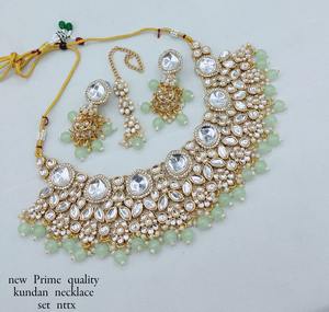 Conjunto de Collar Choker Kundan Indio de Lujo, Aretes de Perlas, Maang Tikka Chapado en Oro, Estilo Clásico, Regalo de Boda y Compromiso para Mujer - Product Image 1