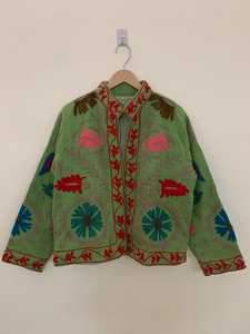 เสื้อแจ็คเก็ตกำมะหยี่สีเขียวแบบซูซานี เสื้อแจ็คเก็ตเดินทางสไตล์โบฮีเมียน เสื้อคลุมฤดูหนาวปักลาย เสื้อโค้ท ของขวัญสำหรับเธอ เสื้อแจ็คเก็ตกำมะหยี่ฤดูหนาว - Product Image 6
