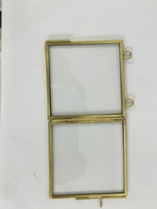 Many Stock <strong>Size</strong> and Shape Brass Wall Hanging Mini Photo <strong>Frame</strong> with Chain Double Sided Glass <strong>Floating</strong> <strong>Frame</strong> - Product Image 3