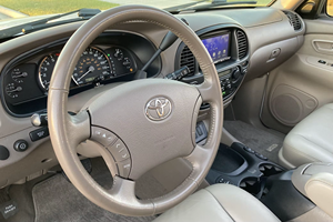 Toyota Sequoia SR5 4WD 2006 d'occasion en excellent état, sans accident, conduite à gauche/droite - Product Image 3