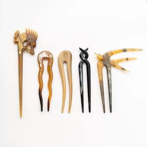 ปิ่นปักผมทำด้วยมือแกะสลักจากเขาควายเกรดพรีเมี่ยมเข็มกลัดรูปเขาควายสไตล์แอฟริกันพร้อมดีไซน์แฮนด์เมดที่ได้รับแรงบันดาลใจจากชนเผ่า - Product Image 3