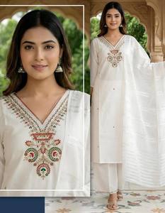 Elegante Kurti de Viscosa Vetican para Mujer con Palazzo, Ropa Étnica Elegante para la Universidad, Oficina y Conjunto Étnico de Oficina con Palazzo - Product Image 5