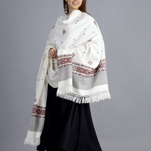 Écharpes en laine pour femmes avec logo personnalisé imprimé pour l'hiver Prix de gros Collection d'écharpes et de châles traditionnels Design uni simple - Product Image 3