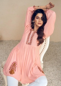 Collection de hauts courts en rayonne lourde brodés de style occidental pour femmes en gros - Product Image 4