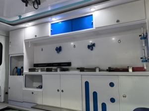 รถยนต์หรูมือสองแบบเปิดประทุน 4 ที่นั่ง 2 ประตู เกียร์อัตโนมัติ เครื่องยนต์เบนซินเทอร์โบ รุ่นปี 2024 เบาะหนัง หลังคาซันรูฟแบบพาโนรามา - Product Image 3