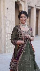 Colección de verano Heavy Faux Georgette Conjunto de ropa India pakistaní Secuencia bordada Trabajo Encaje Borde Top-Fiesta Sarara - Product Image 3