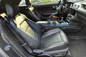 Ford Mustang GT Premium Cabriolet 2021 d'occasion en bon état, 1 propriétaire, boîte manuelle 6 vitesses, moteur Coyote V8 - Product Image 5