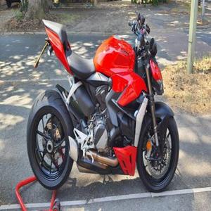 Vente en gros de motos Streetfighter V2 955 Euro 5 955cc d'occasion, refroidies par eau, sportives, puissantes, italiennes, Naked Bike - Product Image 1