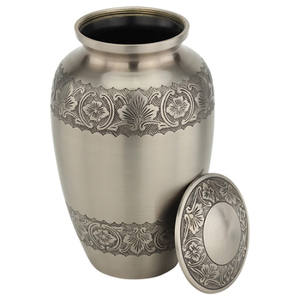 Urna Funeraria de Peltre para Cenizas Humanas con Elegantes Bandas Grabadas en Negro, Urna Conmemorativa de Metal para Funerales, Recuerdo para Venta al por Mayor - Product Image 3