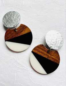 Pendientes colgantes de araña de madera grabados con láser personalizados Estilo vintage Latón Aniversarios románticos Fiestas Suministro a granel - Product Image 1