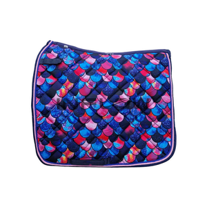 Tapis de selle de cheval en coton à sublimation entièrement personnalisable de qualité supérieure avec doublure en mousse satinée Numnah ou couverture de selle - Product Image 1