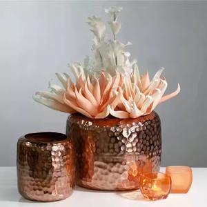 Florero de cobre martillado decorativo para decoración de mesa, arreglo floral de boda y uso en la sala de estar - Product Image 1