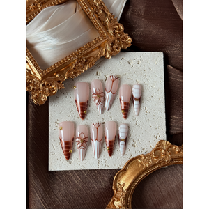 Autocollants pour ongles Caramel Bloom, luxueux et élégants - Product Image 1