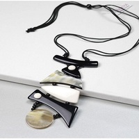 Distributeur en vrac vendant de nouveaux accessoires de bijoux de mode de haute qualité collier en corne collier fabriqué à la main pour les femmes