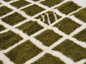 พรมปูพื้นสีเขียวมะกอกแบบชาวโมร็อกโกพรมขนสัตว์ลายตารางสไตล์โบฮีเมียนที่ทำด้วยมือพรมลายตารางหมากรุกที่สวยงาม - Product Image 4