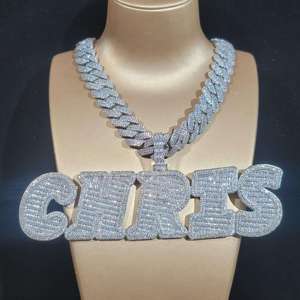 Colgante de Moissanita con Nombre CIRIS, Estilo Hip Hop, con Cadena Cubana, Acabado en Oro Blanco, Joyería Personalizada de Lujo - Product Image 1