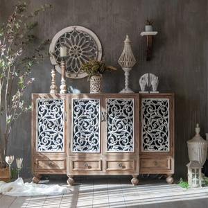 Buffet de salle à manger en bois de manguier de style antique français moderne avec 4 portes sculptées ajourées - Product Image 1