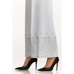 Pantalon taille haute blanc en soie brute imprimée au bloc TR-24-21 en tissu crêpe respirant avec broderie décorative 100% soie - Product Image 1