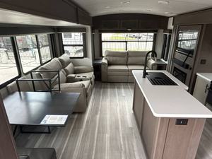 Nueva Caravana de Viaje Estándar Keystone C-o-l-e-m-a-n 13R 2026 para Campamentos Familiares, Último Modelo - Product Image 2