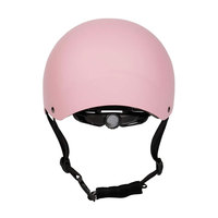 Casque d'équitation en matériau durable, offrant une utilisation longue durée et une protection fiable pour les cavaliers occasionnels.