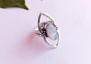 Anillo de Piedra Lunar Brillante, Anillo Boho de Piedra Lunar Chapado en Plata Hecho a Mano, Joyería de Piedra Lunar Arcoíris, Regalo para Mujer - Product Image 4