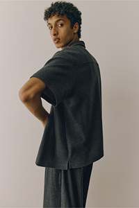 Jersey de manga corta con cuello en V texturizado de mezcla de poliéster y algodón de ajuste regular de marca personalizada ODM y OEM para hombre a precio justo - Product Image 6