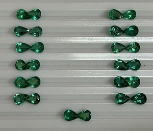 Émeraudes naturelles calibrées 7x5 mm, forme poire, provenance Zambie, qualité AAA+, certifiées IGI, couleur vert vif, grande clarté - Product Image 2