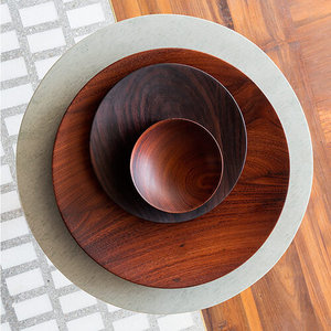 Bols en noix de coco avec cuillère, bol rond sculpté en bois de manguier décoratif pour la décoration, bol central pour table (10 po x 10 po x 2,5 po) - Product Image 3