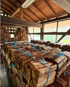 Bois de chauffage sec de chêne fendu pour l'exportation prêt pour l'usage immédiat et la combustion propre. - Product Image 5