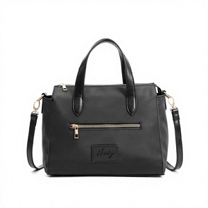 กระเป๋า Hody ALENA BAG สำหรับผู้หญิง กระเป๋าสะพายไหล่แบบครอสบอดี้ น้ำหนักเบา ทำจากไนลอน พร้อมซิปปิด ดีไซน์ทันสมัย เหมาะสำหรับใช้ในชีวิตประจำวัน - Product Image 6