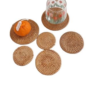 Plato de flores de mimbre de bambú y ratán tejido a mano, de fibra natural, con aislamiento térmico, protección para mesa, decoración normal, hecho en Vietnam. - Product Image 1
