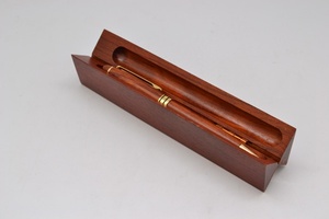 STYLO EN BAMBOU FAIT À LA MAIN Coffret cadeau de luxe de haute qualité avec logo gravé personnalisé Stylo en bois avec boîte en bois - Product Image 2