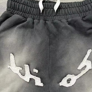 Pantalon de survêtement décontracté pour homme, taille mi-haute, coupe droite, léger, avec broderie effet usé, tendance, vente en gros pour les professionnels - Product Image 3