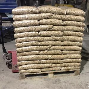 Granulés de bois dur de qualité supérieure pour systèmes de chauffage, forme bâton, haute densité (>500kg/m), faible humidité (8%) - Product Image 2