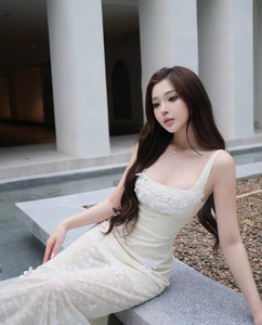 Douce et charmante robe longue en dentelle florale blanche fabriquée au Vietnam - Product Image 4