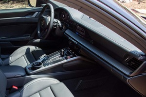 รถหรู 2025 911 Carrera Coupe เครื่องยนต์ 3.0 ลิตร เทอร์โบชาร์จ แฟลต-6 พร้อมแพ็คเกจพรีเมียมและสปอร์ตโครโน - Product Image 6